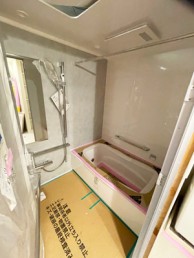 湯面の広がりと角の少ない柔らかな曲線で心地よい全身入浴　川崎市高津区Y様邸